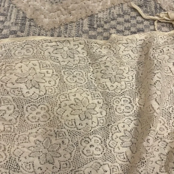 Anthropologie Cream Vintage Lace Fringe Tassel Scarf - Picture 4 of 4